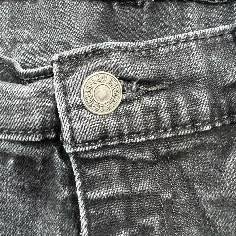 Levi’s black